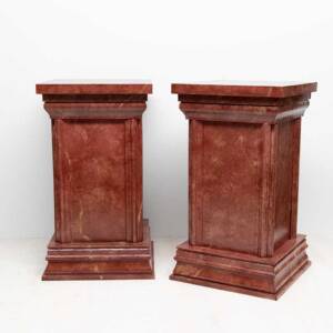 Pedestal con imitación a mármol rojo