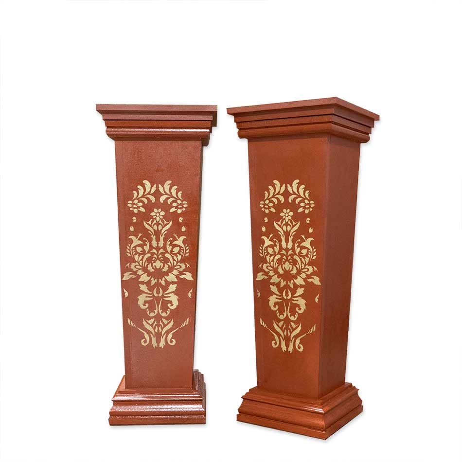 Pedestal color teja con dibujo ornamental