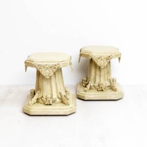 Pedestal policromado y envejecido